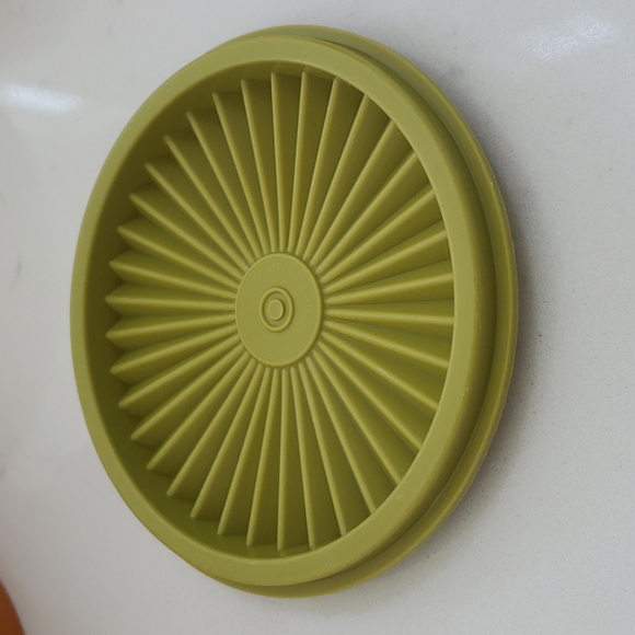 Vintage Retro TUPPERWARE Containers with Lids ๐ - Picture 5 of 9